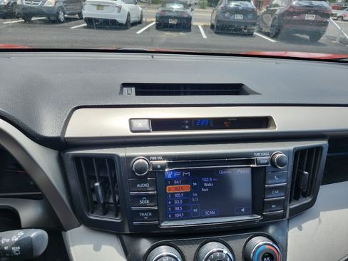 Used 2013 Toyota RAV4 LE FWD image 27