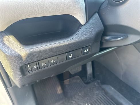 Used 2025 Toyota RAV4 XLE Premium image 19