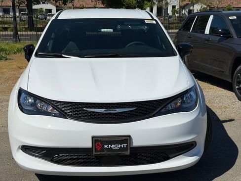 New 2026 Chrysler Voyager LX FWD image 3