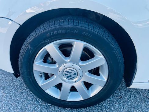 Used 2009 Volkswagen Rabbit S image 9