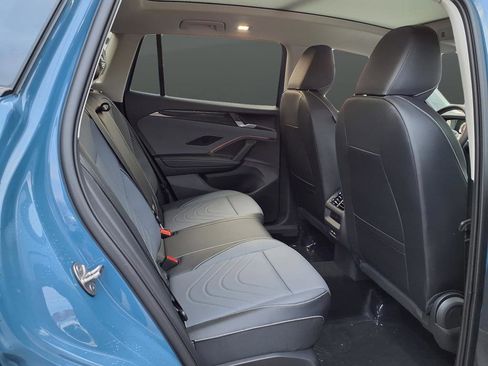 New 2026 Volkswagen Tiguan SE image 18