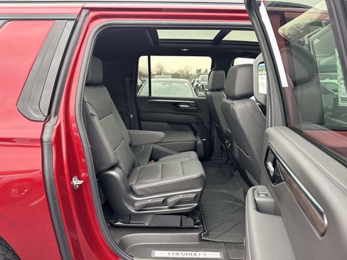New 2026 Chevrolet Suburban Z71 w/ Comfort Package image 13