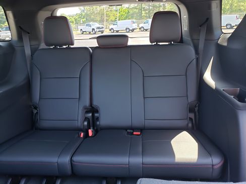 New 2026 Chevrolet Traverse RS w/ LPO, Floor Liner Package FWD image 27