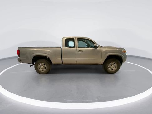 Certified 2018 Toyota Tacoma SR image 9