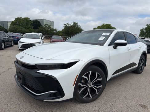 Used 2024 Toyota Crown image 1