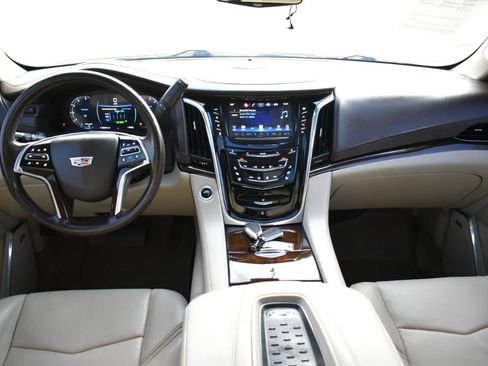 Used 2017 Cadillac Escalade Luxury AWD/4WD image 11