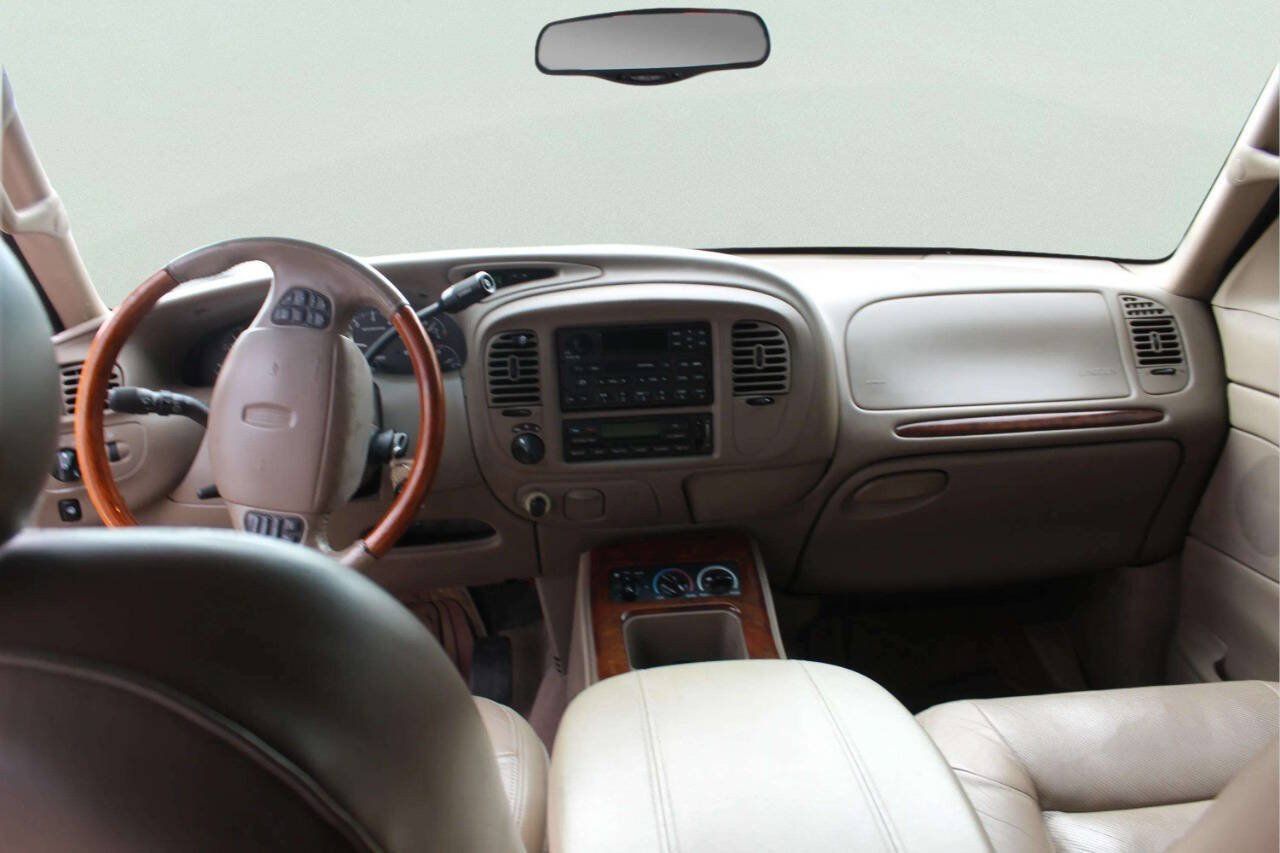 Used 2001 Lincoln Navigator 4WD image 7