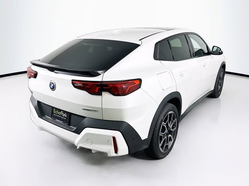 Used 2025 BMW X2 xDrive28i AWD/4WD image 9