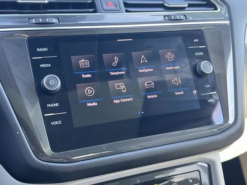 Certified 2023 Volkswagen Tiguan SE w/ Panoramic Sunroof Package image 13