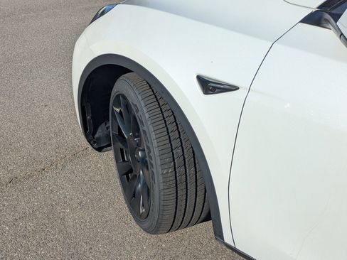 Used 2023 Tesla Model Y Long Range AWD/4WD image 36