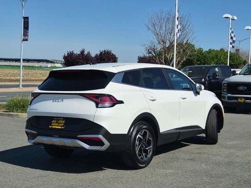 Used 2023 Kia Sportage LX image 4