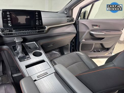 Used 2022 Toyota Sienna XSE image 24