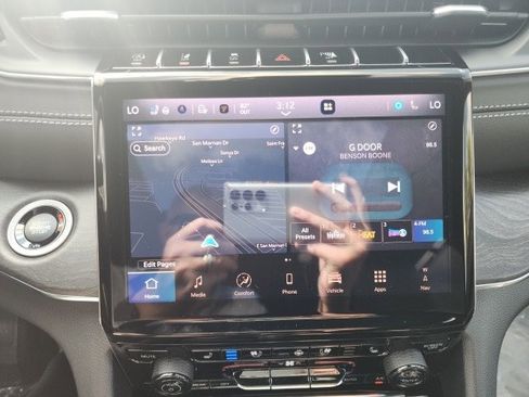 New 2025 Jeep Grand Cherokee L Overland w/ Luxury Tech Group IV image 2