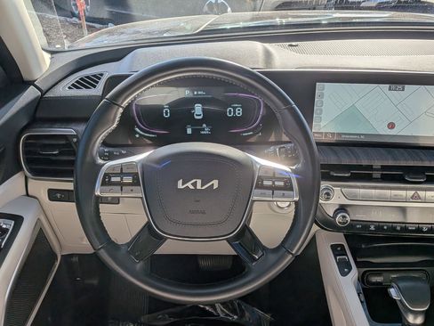 Used 2024 Kia Telluride EX w/ EX Captain's Chair Package image 20