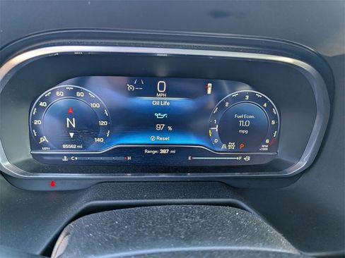 Used 2023 Chevrolet Suburban Premier image 16