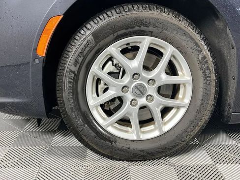 Used 2021 Chrysler Pacifica Touring-L w/ Premium & Safety Sphere Group FWD image 32