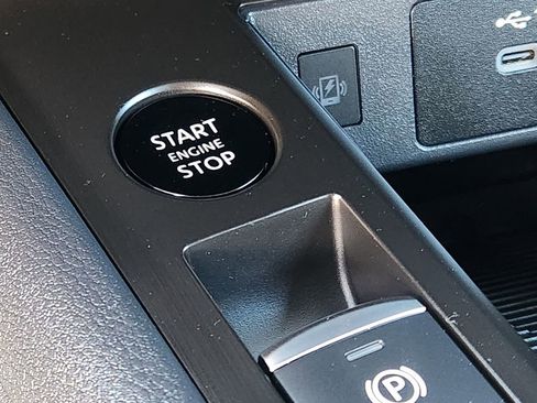 Certified 2025 Nissan Kicks SV image 24