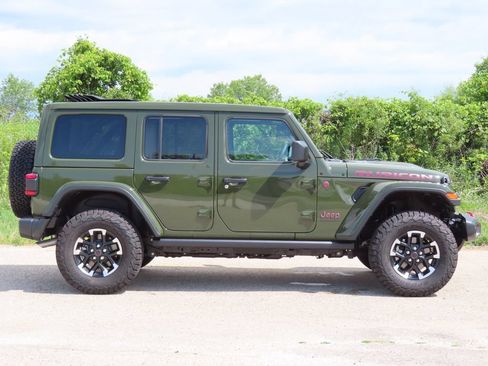 Used 2024 Jeep Wrangler Unlimited Rubicon w/ Technology Group AWD/4WD image 2