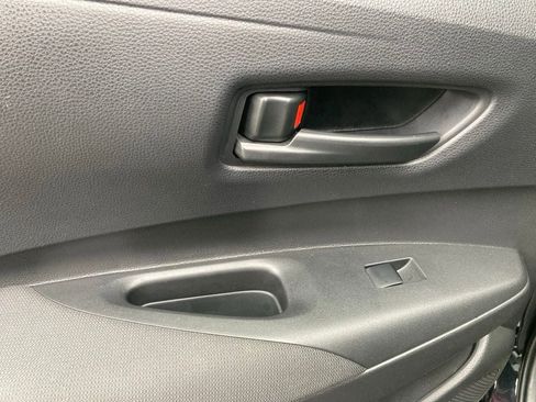 Certified 2025 Toyota Corolla LE image 10