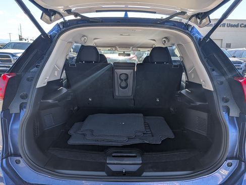 Used 2018 Nissan Rogue SV AWD/4WD image 30