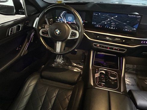 Used 2024 BMW X6 xDrive40i w/ Premium Package image 9