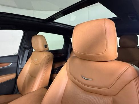 Used 2022 Cadillac XT5 Premium Luxury FWD image 3
