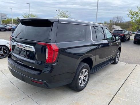 Used 2024 GMC Yukon XL SLE AWD/4WD image 3