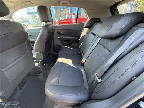 Certified 2022 Chevrolet Trax LT w/ LT Convenience Package image 24
