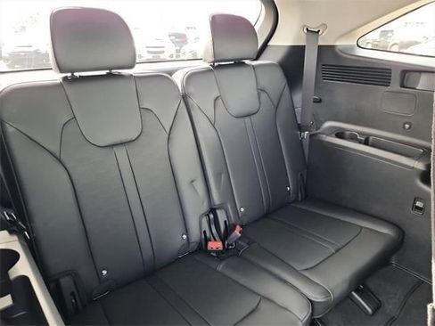 Used 2025 Kia Sorento SX image 19