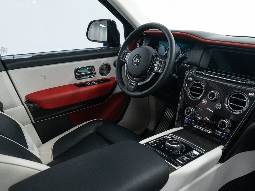 Certified 2023 Rolls-Royce Cullinan Black Badge w/ Driver's Package AWD/4WD image 35