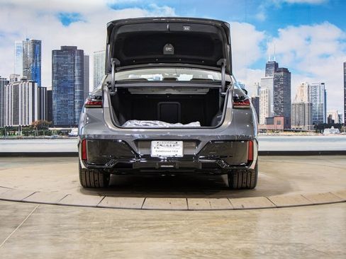 Used 2026 BMW 750e xDrive w/ Autobahn Package image 12