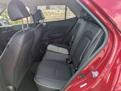 Used 2023 Hyundai Venue Limited w/ Cargo Package FWD image 13