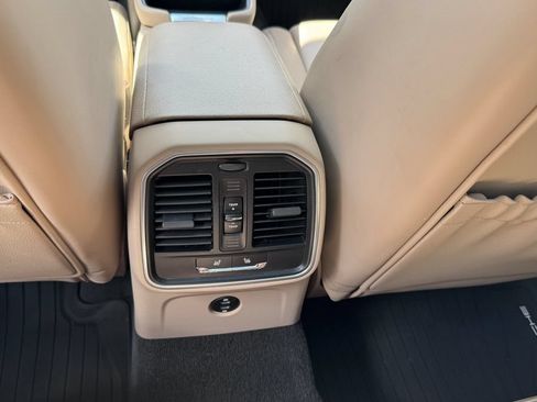 Used 2023 Porsche Macan AWD/4WD image 31