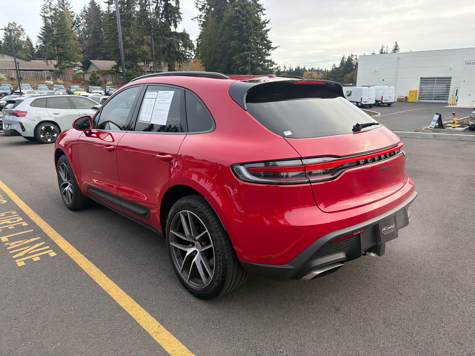 Used 2023 Porsche Macan AWD/4WD image 3