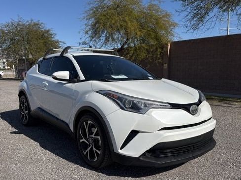 Used 2018 Toyota C-HR XLE image 3