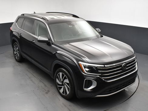 Used 2024 Volkswagen Atlas SE AWD/4WD image 16