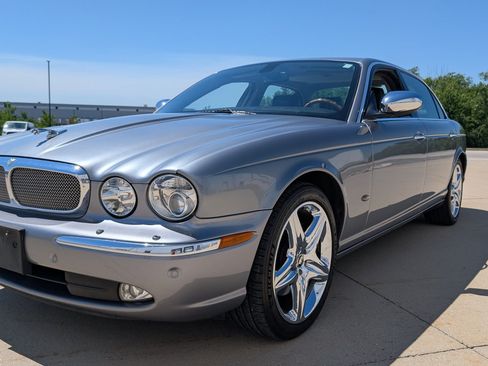 Used 2007 Jaguar XJ8 L RWD image 3