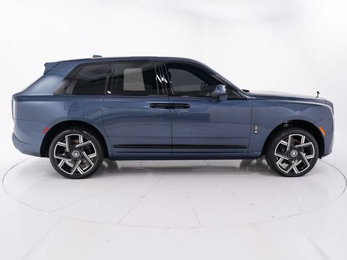 Certified 2025 Rolls-Royce Cullinan Black Badge AWD/4WD image 6