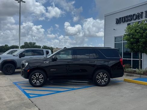 Used 2021 GMC Yukon AT4 w/ Rear Media and Nav Package AWD/4WD image 3