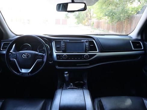 Used 2015 Toyota Highlander XLE FWD image 16