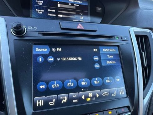 Used 2018 Acura TLX FWD image 3