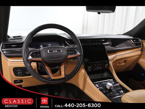 Used 2023 Jeep Grand Cherokee Summit AWD/4WD image 6