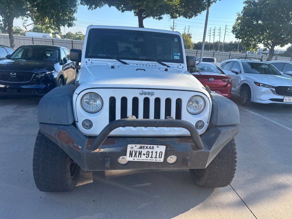 Used 2015 Jeep Wrangler Unlimited Rubicon w/ Connectivity Group AWD/4WD image 2