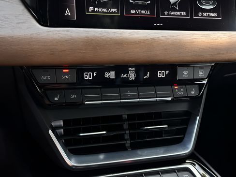 Used 2022 Audi e-tron GT Premium Plus AWD/4WD image 12