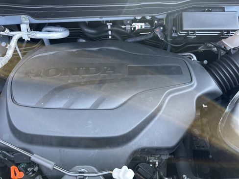 Used 2025 Honda Passport Black Edition image 9