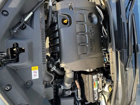 Used 2020 Toyota C-HR LE image 23