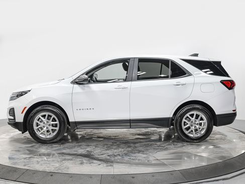 Used 2024 Chevrolet Equinox LS w/ LS Convenience Package AWD/4WD image 2