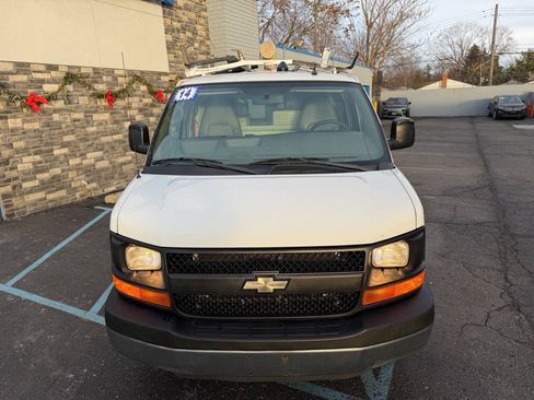 Used 2014 Chevrolet Express 2500 RWD image 5
