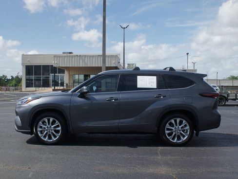 Used 2025 Toyota Highlander Limited AWD/4WD image 13