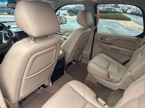 Used 2012 Cadillac Escalade Premium image 21